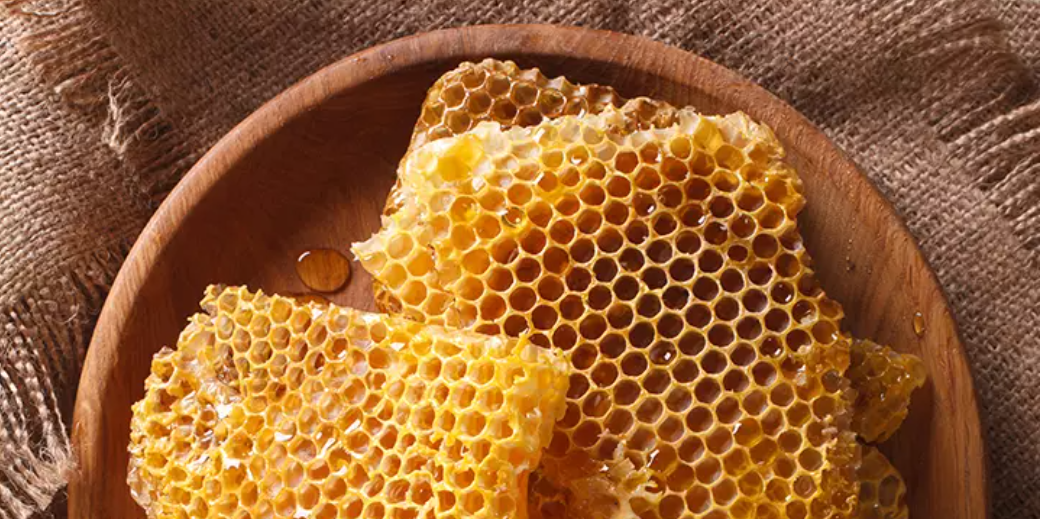 5 Benefits of Beeswax For Hair, How To Use It, And Side Effects - Natural Hair Care